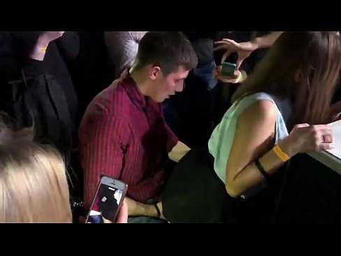 ❤️ Ekte sex på en russisk nattklubb. 18 år gammel russisk jente i anus og vagina knullet på en nattklubb ❤️❌ Supersex ved no.centr-klassiki.ru ❌